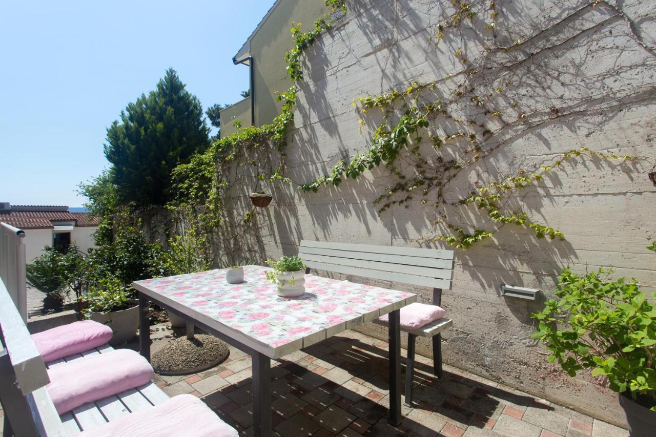 Apartments Bandic - 30 Meters To The Beach Trogir Bagian luar foto