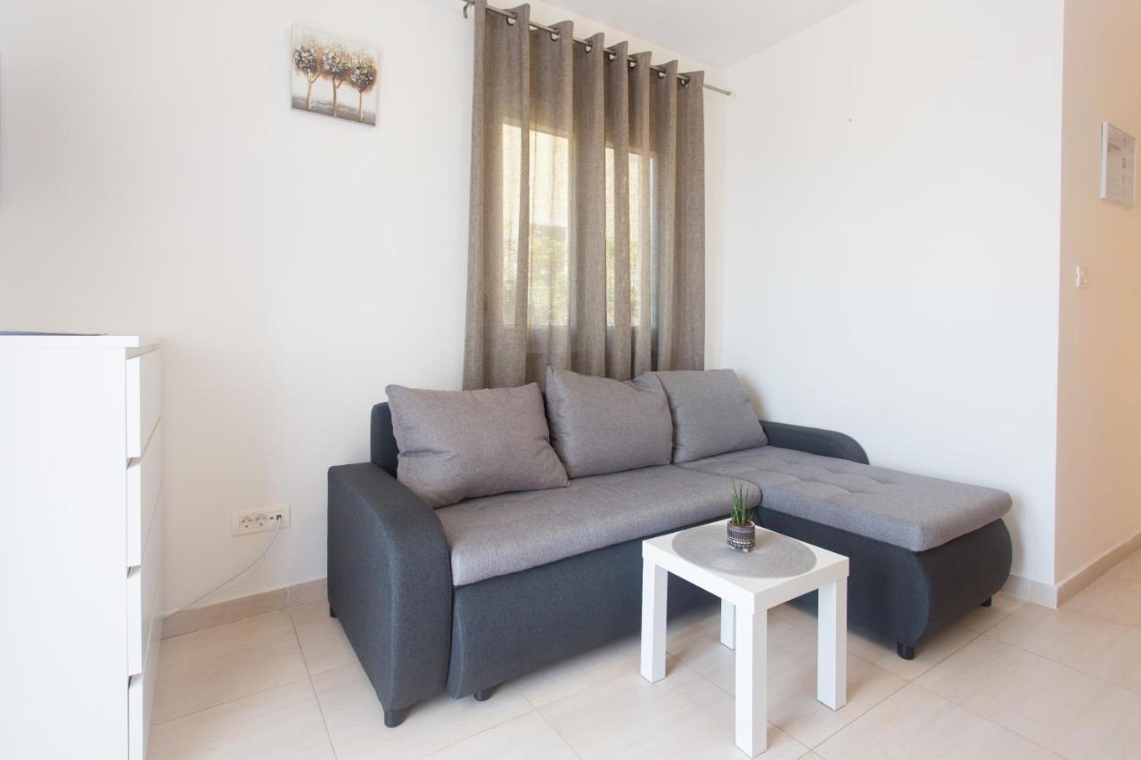 Apartments Bandic - 30 Meters To The Beach Trogir Bagian luar foto