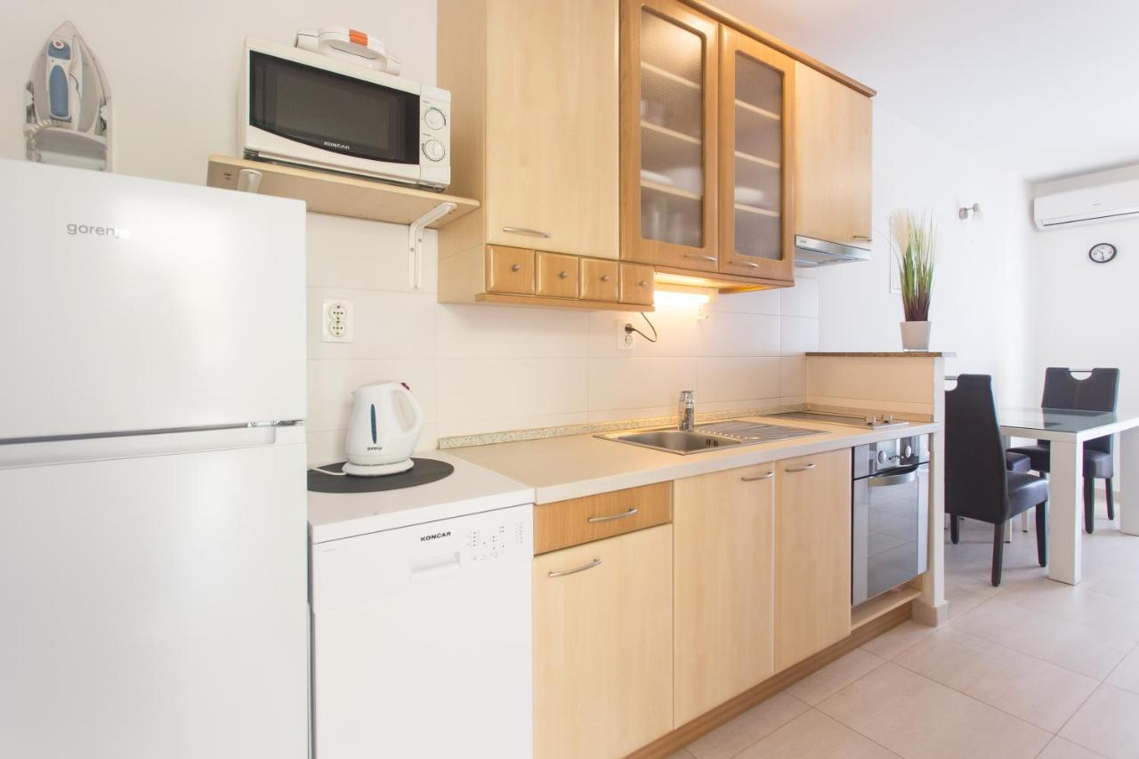 Apartments Bandic - 30 Meters To The Beach Trogir Bagian luar foto
