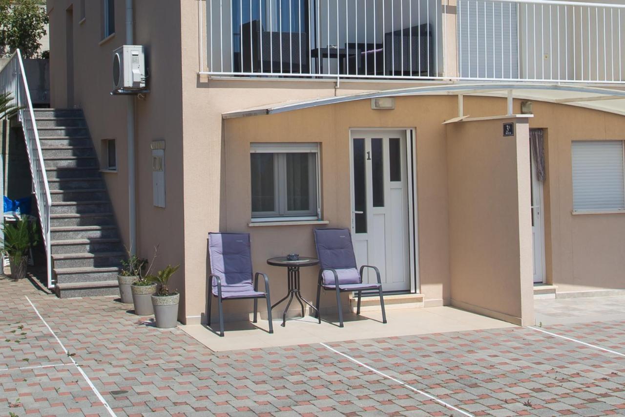 Apartments Bandic - 30 Meters To The Beach Trogir Bagian luar foto